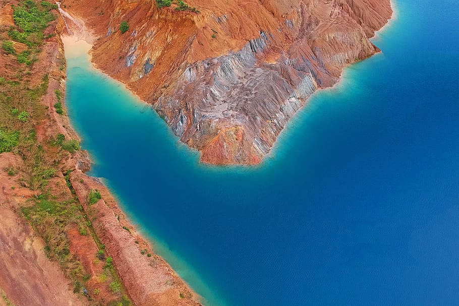 Aerial View Photography of Brown Island, beach, bird's eye view HD wallpaper