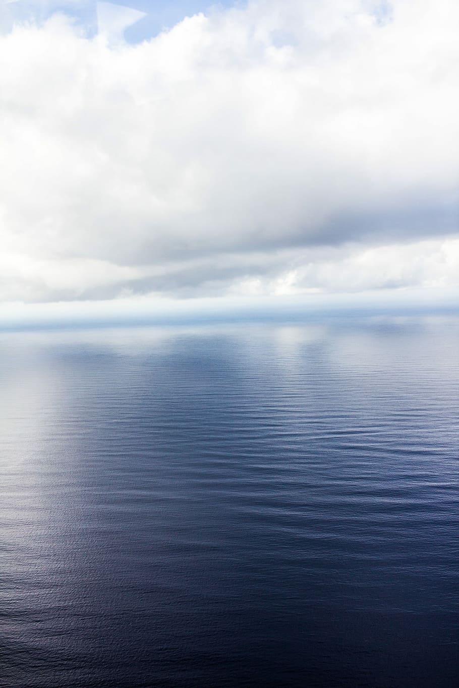 photo of calm body of water, body of water under white cloudy sky HD wallpaper
