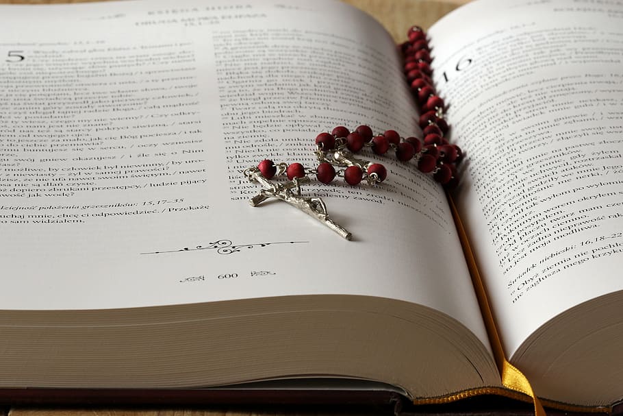 silver-colored rosary on bookpage, the rosary, bible, the scriptures, HD wallpaper