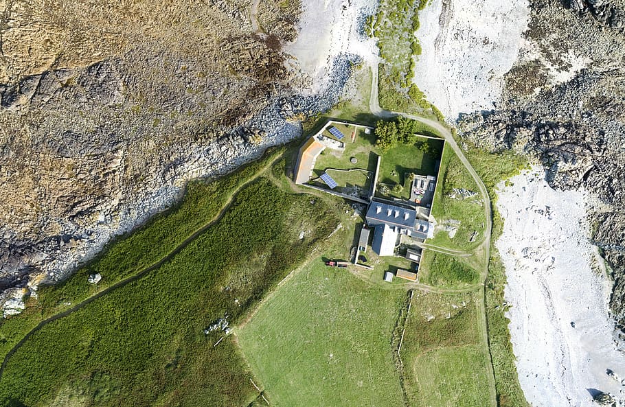 bird's eye view photography of castle, aerial view of building at dayrime