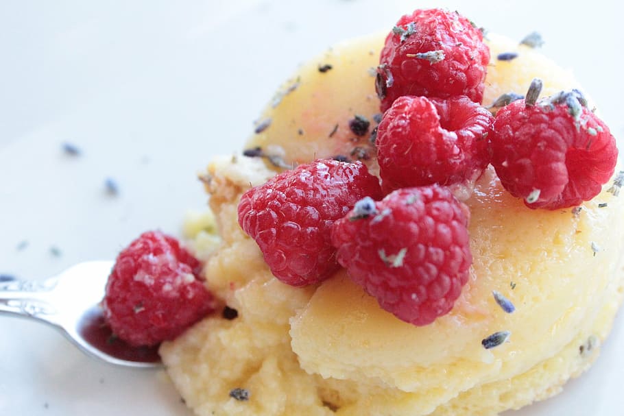 dessert, pudding cake, sweet, food, raspberry, lavender, fruit HD wallpaper