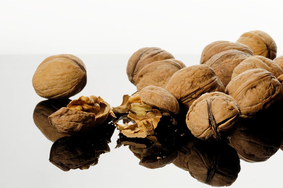 nut, nutshells, christmas time, crack, breaking up, food, bake HD wallpaper
