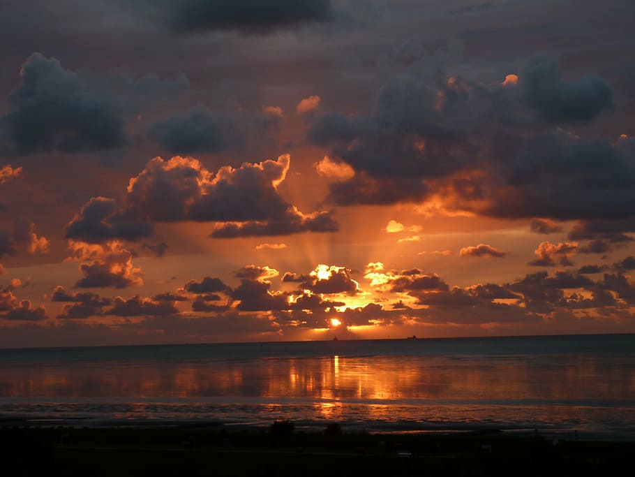 body of water during sunset, sunlight, sunbeam, fireball, setting sun HD wallpaper
