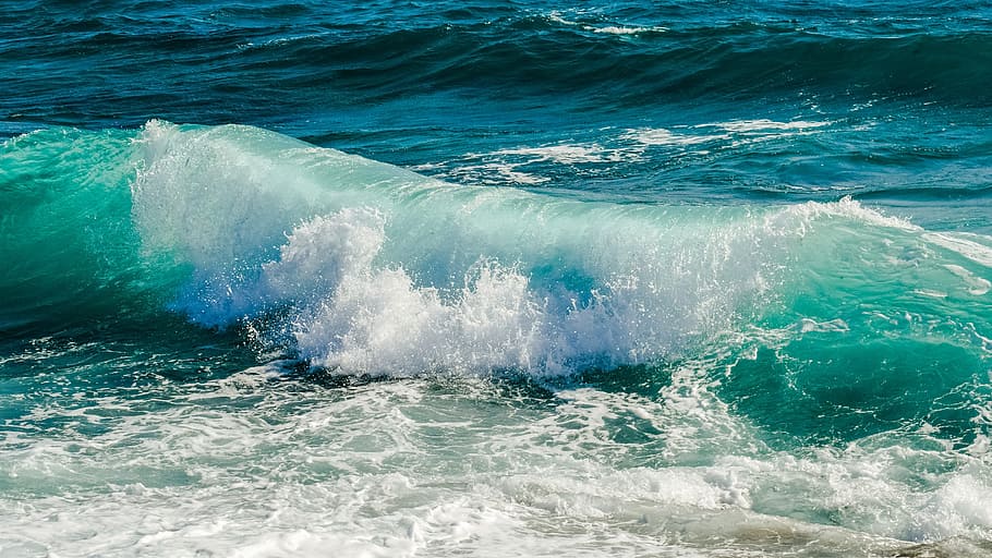 closeup photo of ocean wave, transparent, smashing, spray, foam HD wallpaper