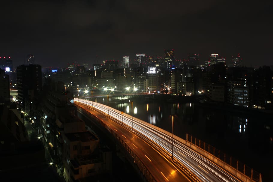 gray road during nighttime, time lapse photography of road at nighttime HD wallpaper