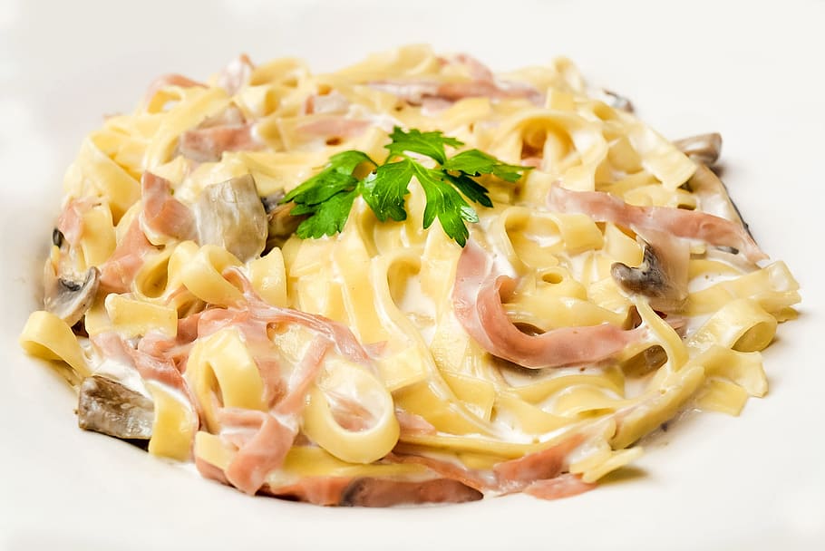 tagliatele, pasta, ham, parsley, carbonara, good food, tagliatelle, HD wallpaper