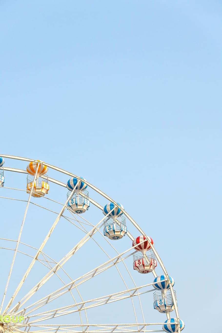 worm's eye view of Ferris Wheel under clear blue sky, ferris wheel under clear blue sky HD wallpaper