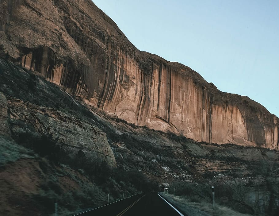 The lonely road, black and brown mountain cliff, rock, landscape HD wallpaper