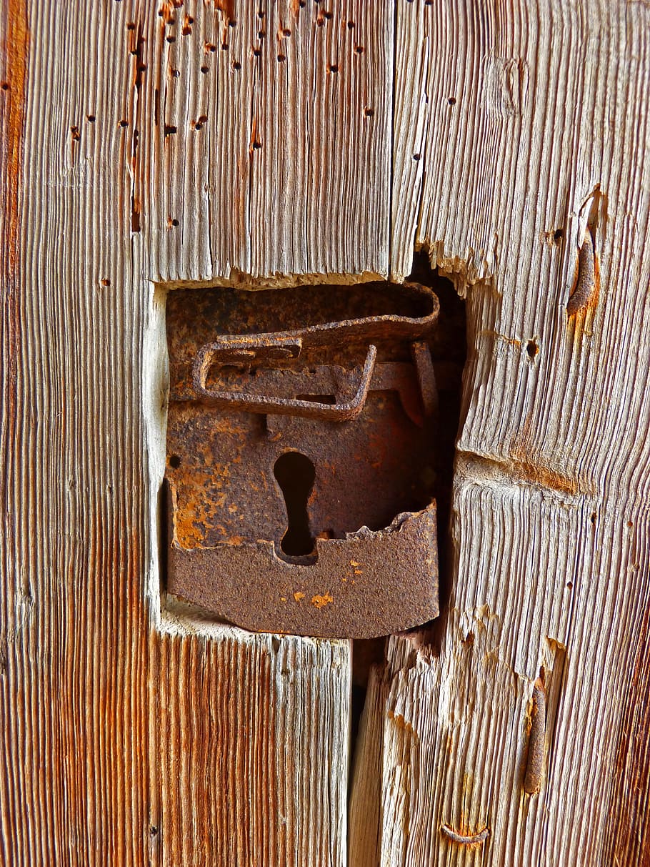 Brass Metal on Brown Wood, broken, close-up, lock, rust, rusty HD wallpaper