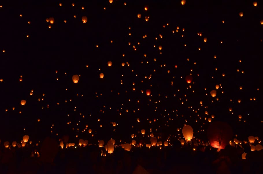 paper lantern flying above sky, low-angle photography of balloon candle lot, HD wallpaper