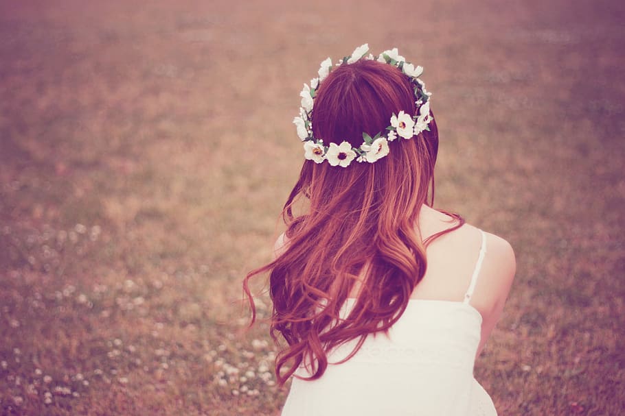 woman in white camisole and white floral headband looking on field taking picture of back HD wallpaper