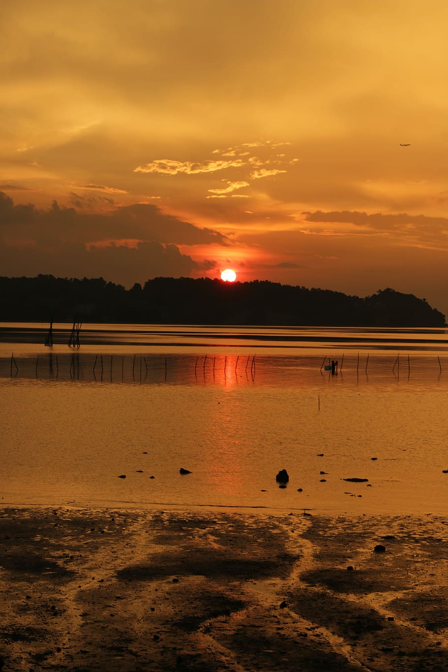 body of water during sunset, landscape, nature, sky, outdoor HD wallpaper