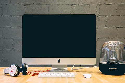 silver iMac beside white Beats by Dr.Dre over-ear headphones HD wallpaper