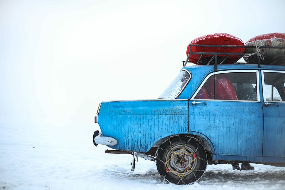 blue sedan with chain on tire parking on snowfield at daytime, blue sedan illustration HD wallpaper