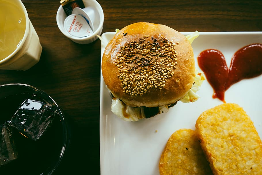 hamburger beside ketchup, burger with sesame seeds on plate, flaylay HD wallpaper
