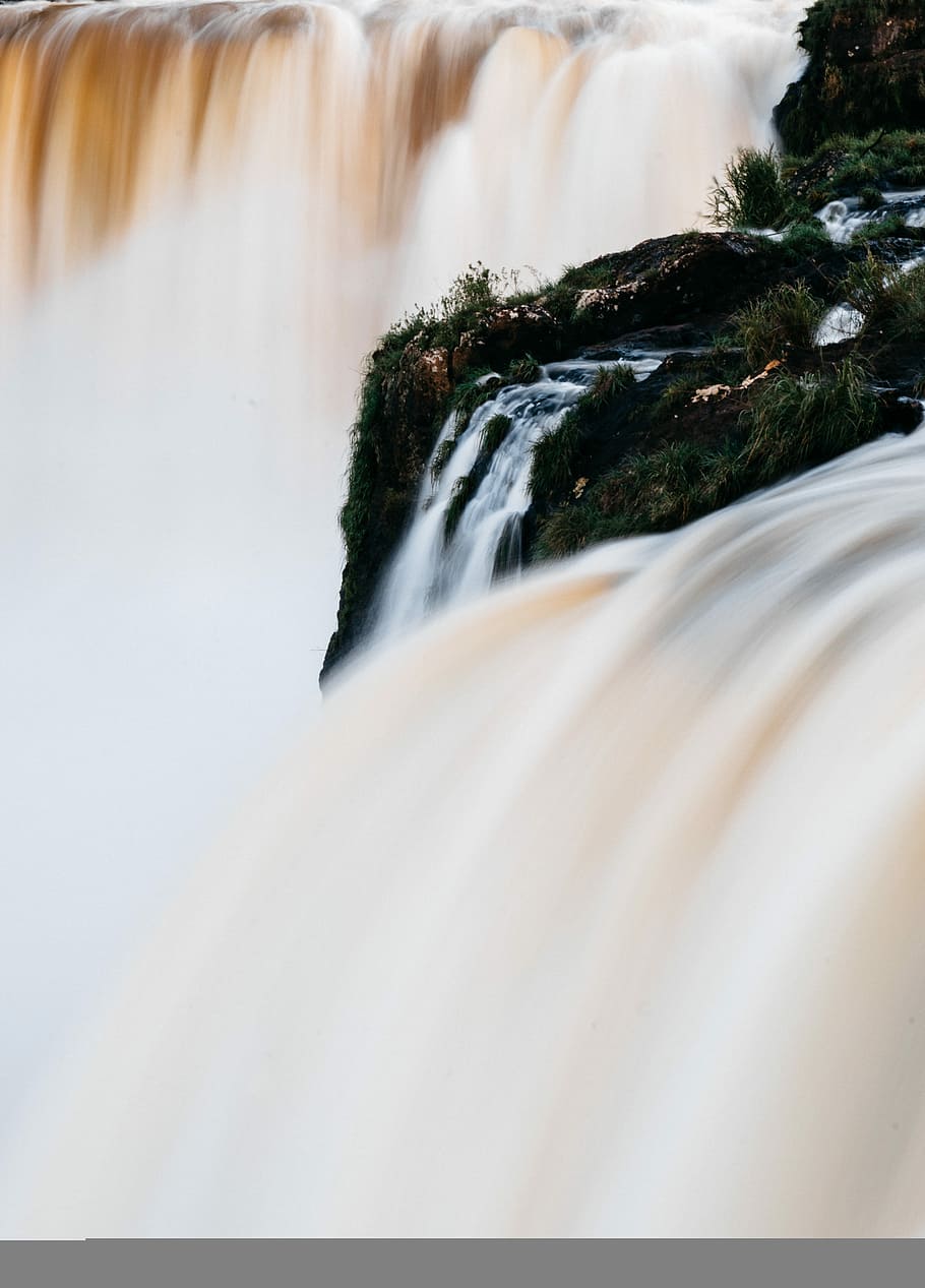 waterfalls and green plants under sunny sky, photo of horseshoe falls HD wallpaper