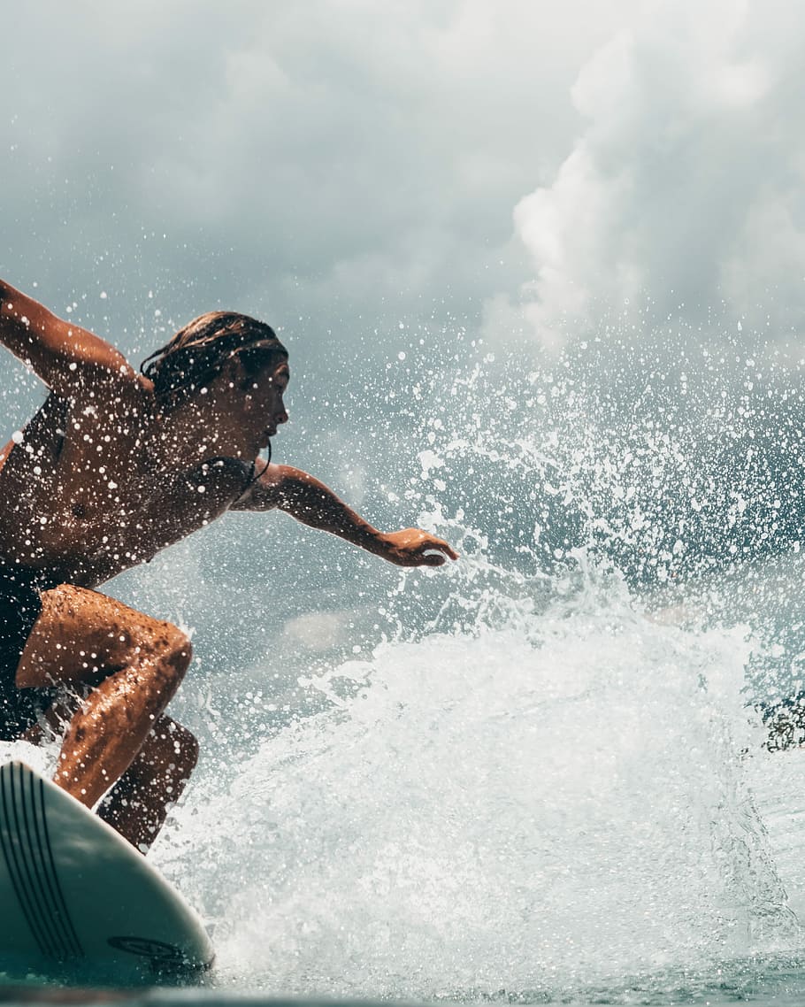 man surfing, man riding on blue surfboard, wave, water, cloudy HD wallpaper