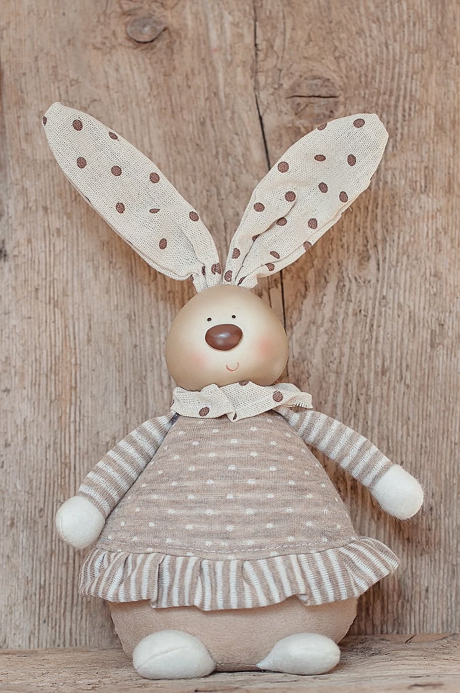 photo of rabbit wearing gray polka dot shirt plush toy, deco HD wallpaper