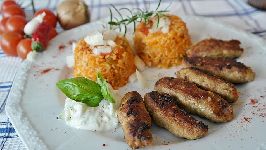 grilled meat with java rice, cevapcici, minced meat, djuvec, zaziki, HD wallpaper