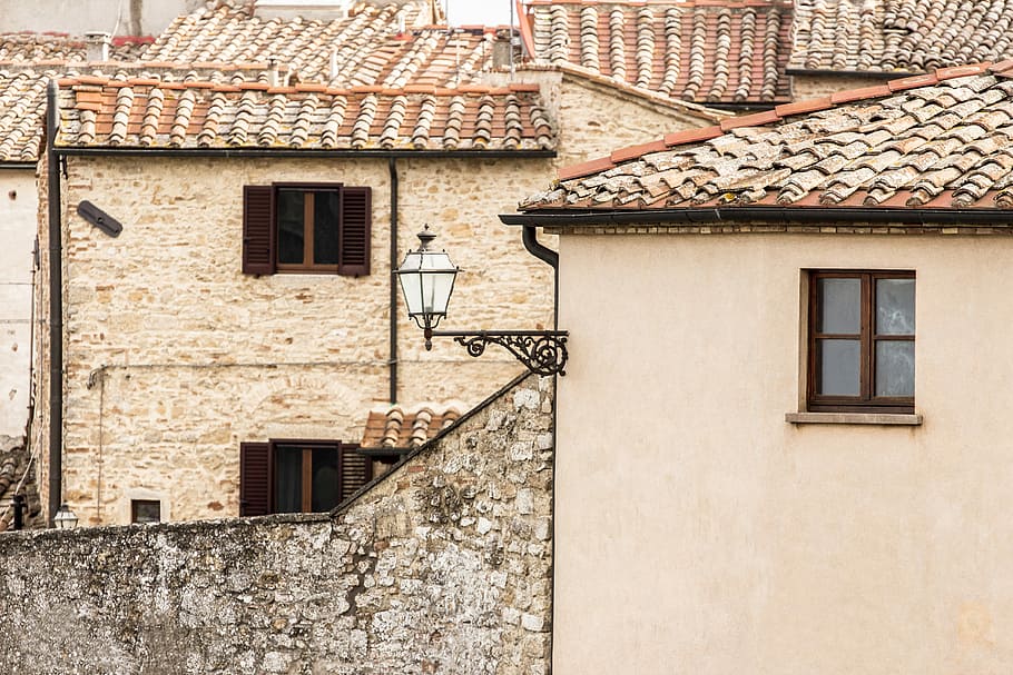 Old houses in Volterra, sconce outside house, building, window HD wallpaper