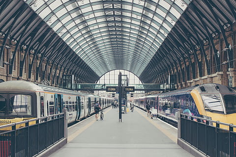 people near train station, group of people on train station, King’s Cross station HD wallpaper