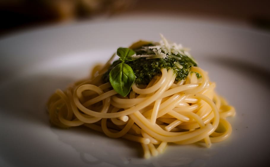 pasta with herb toppings on white ceramic plate, spagetti, pesto, HD wallpaper