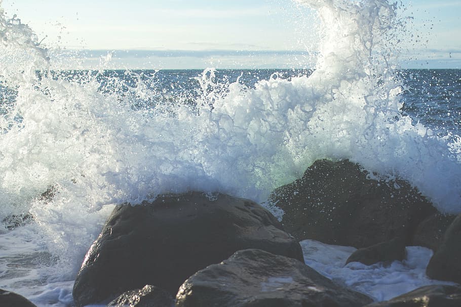splash of wave on black rocks at daytime, splashing, spray HD wallpaper