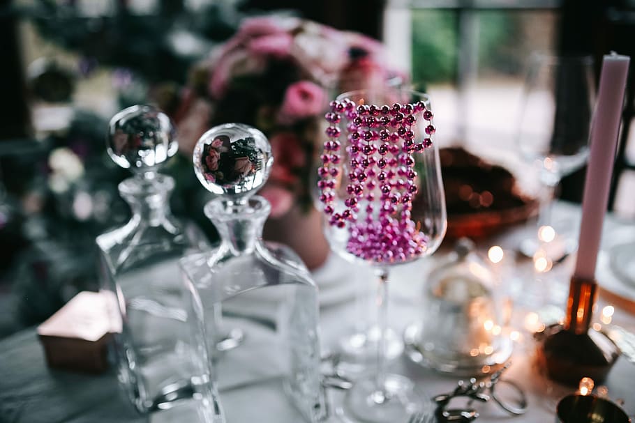 Christmas table decorations, table set, pink, holiday, glamour HD wallpaper