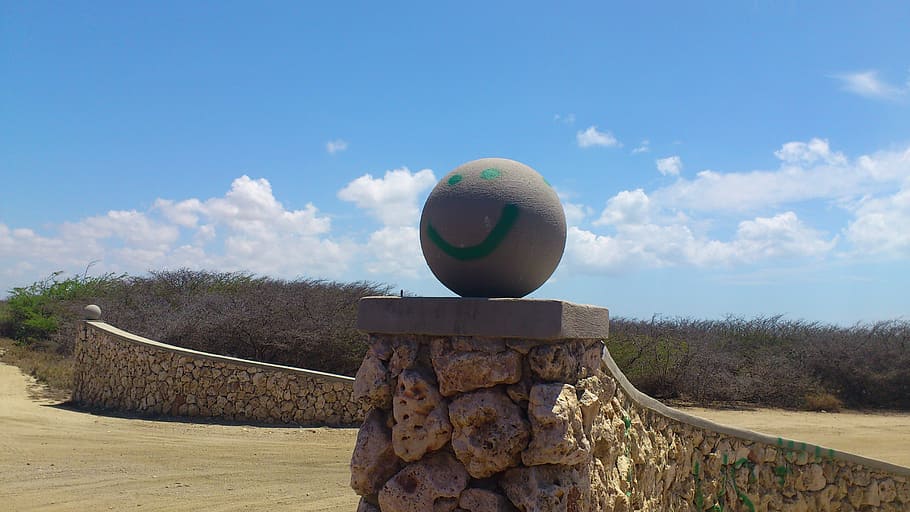 smiley, blue sky, wall, aruba, statue, stonework, artistic HD wallpaper