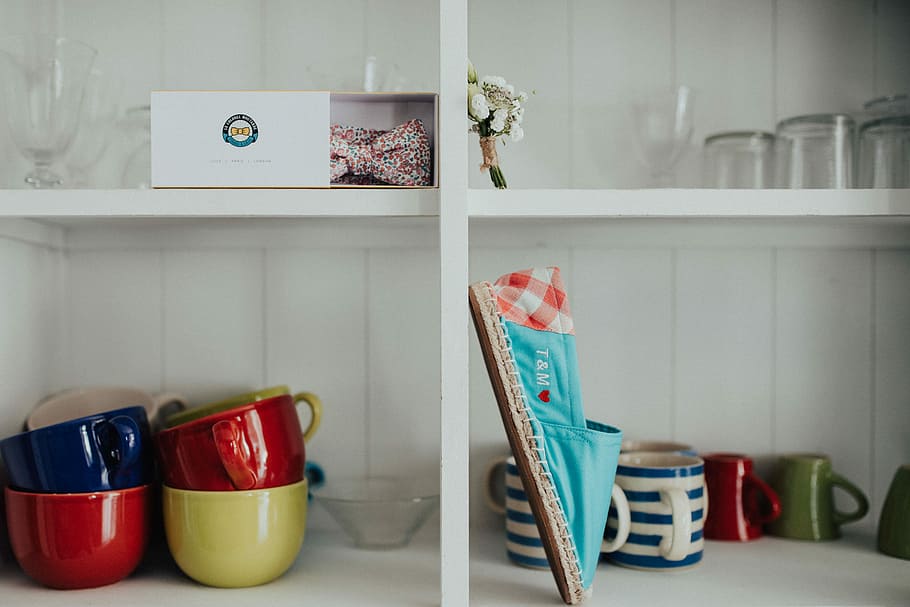 white wooden shelf, assorted color ceramic cups, cupboard, mug HD wallpaper