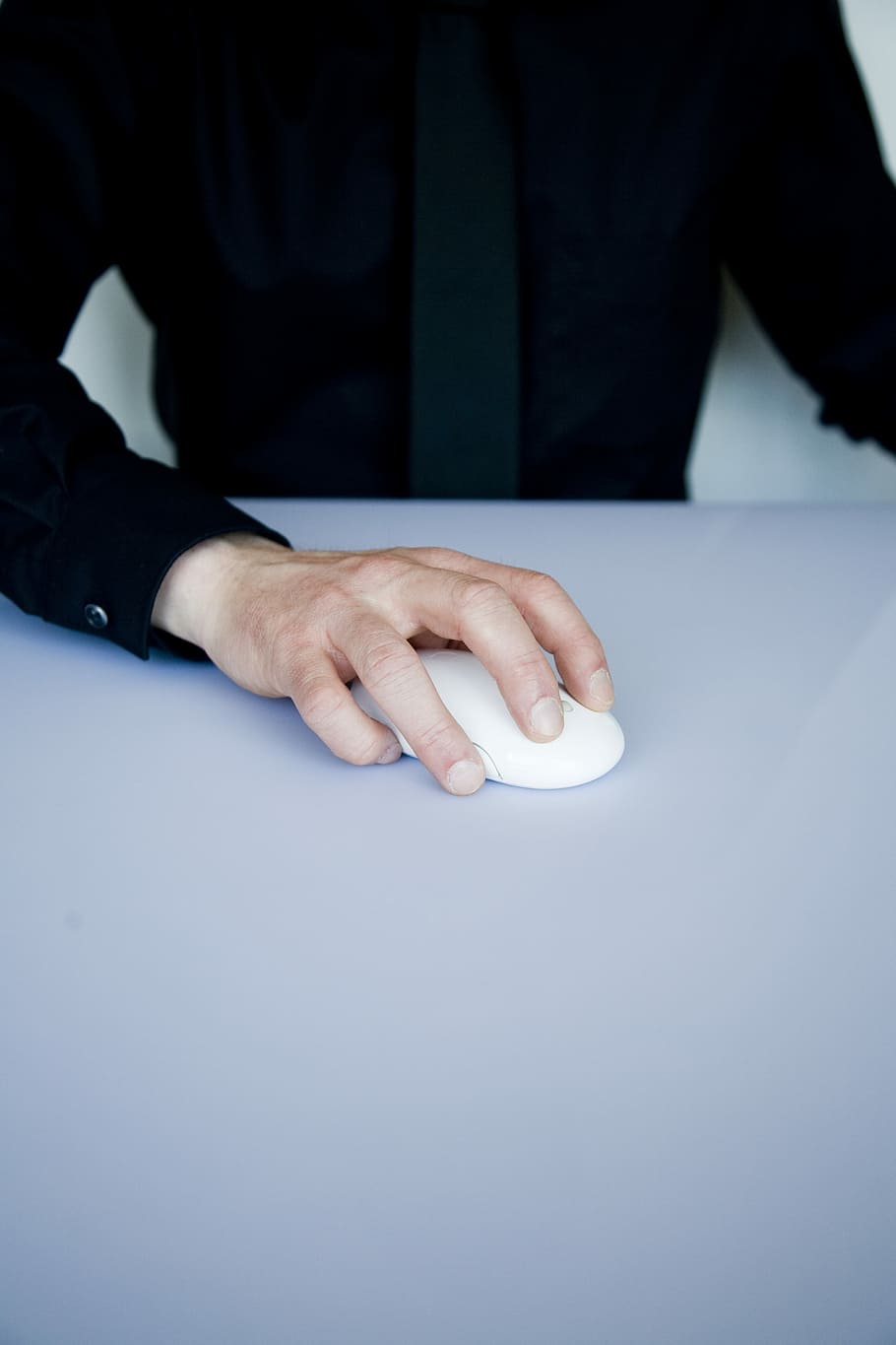 person holding white cordless computer mouse, photo of person holding Apple Mighty Mouse HD wallpaper