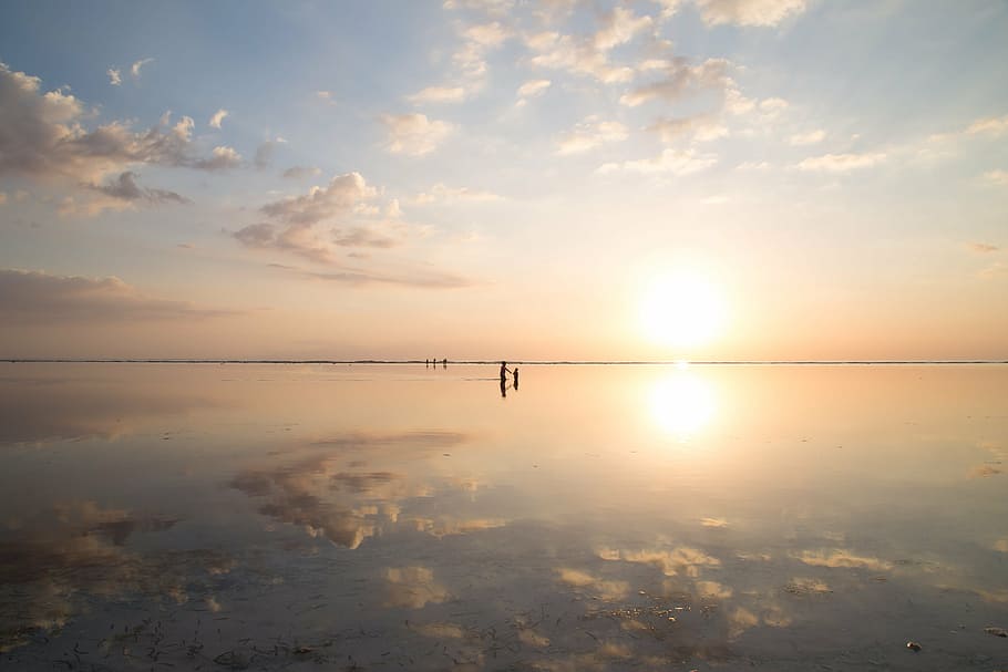 body of water over the horizon, beach, clouds, dawn, dusk, nature HD wallpaper