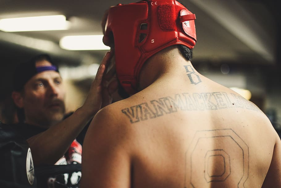 person using training helmet inside the ring, man with red training helmet HD wallpaper