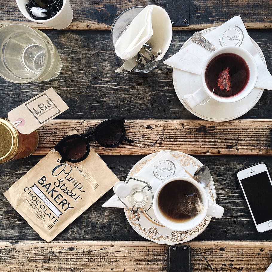 Top View of Tea on Wooden Table, breakfast, cellphone, close-up HD wallpaper