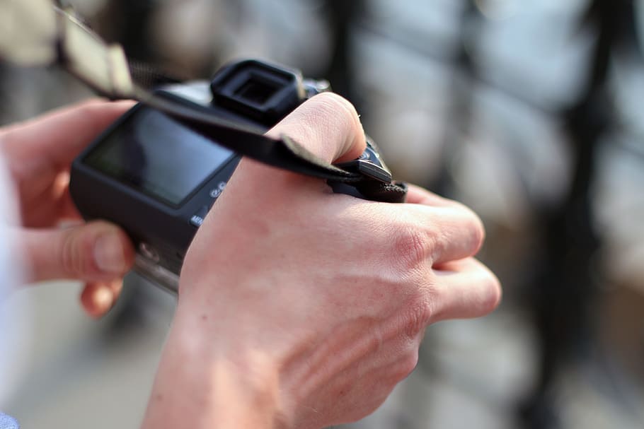 hands, camera, photographer, technology, blur, close-up, digital HD wallpaper