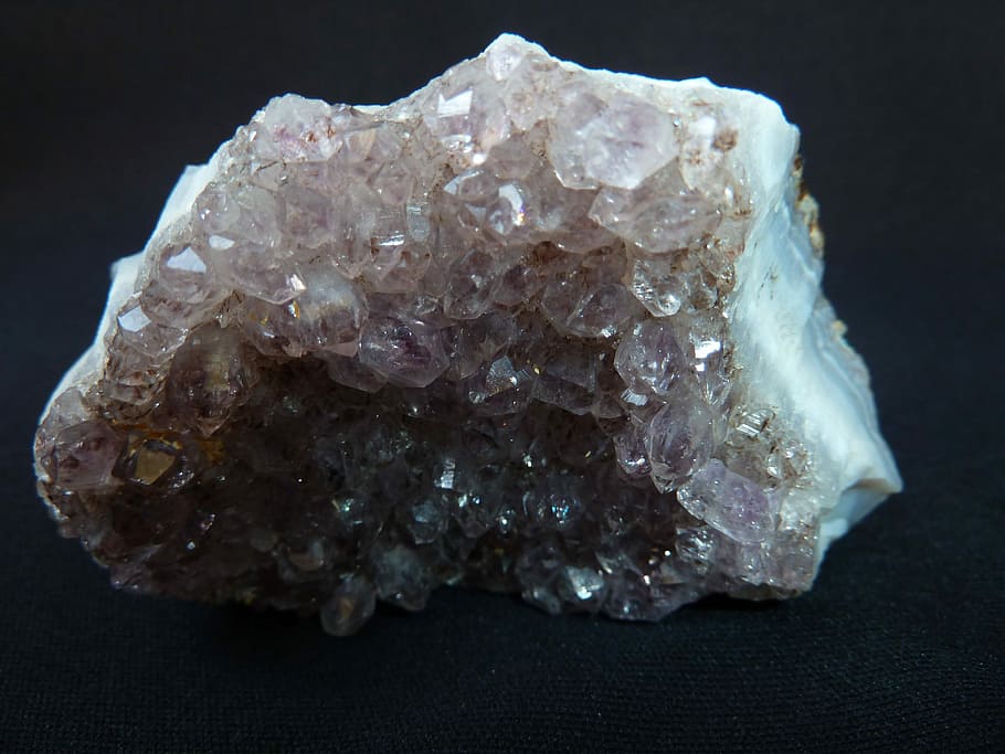 Amethyst, Agate, Violet, Crystal Cave, druze, gem top, chunks of precious stones HD wallpaper