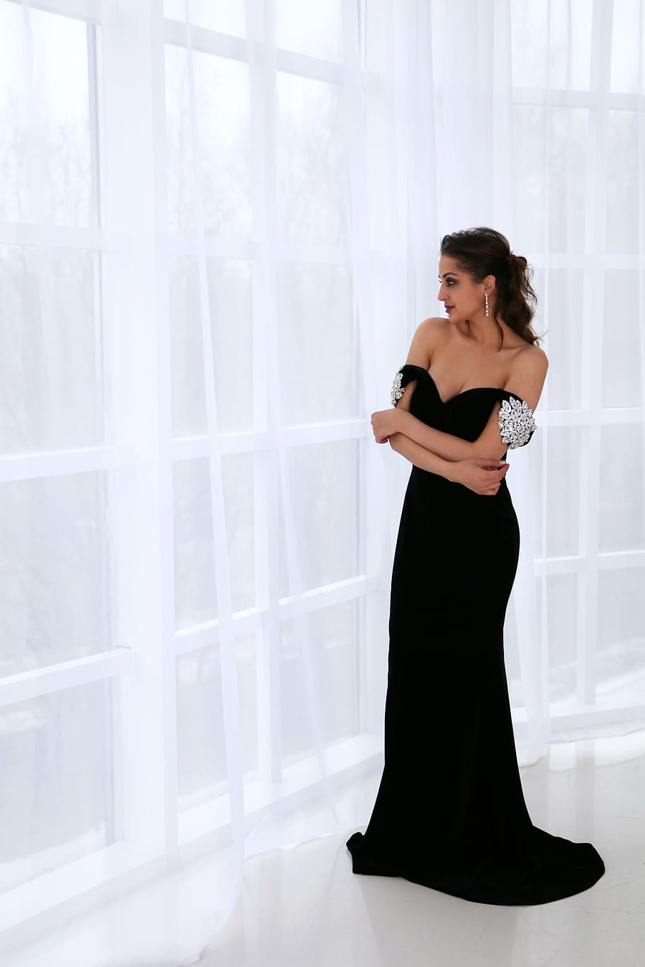 woman wearing black sweatheart-neckline maxi dress, model, girl, HD wallpaper