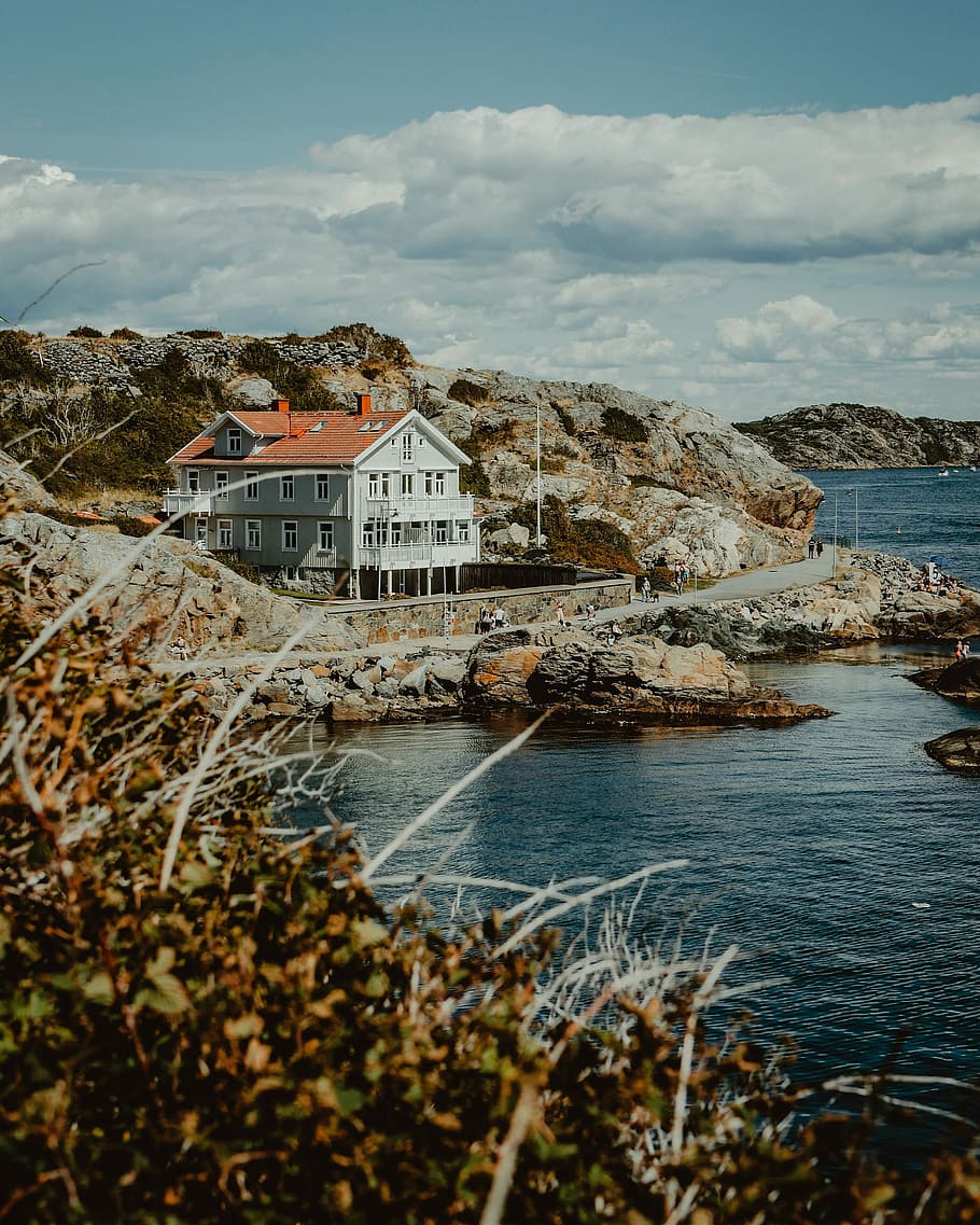 The view, gray 2-storey house beside body of water, architecture HD wallpaper