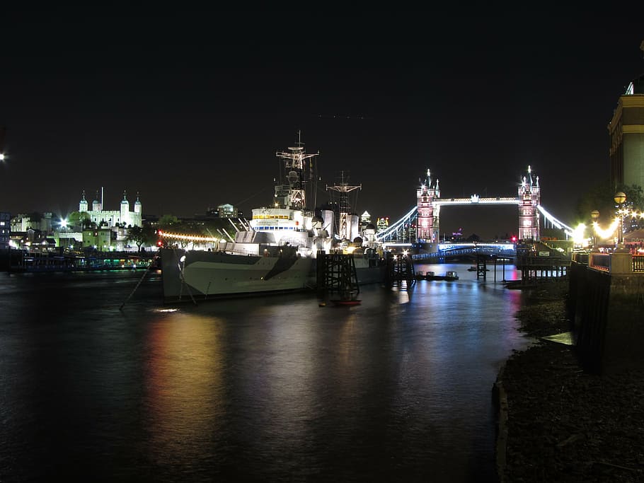 white and black ship on body of water, light reflections, thames HD wallpaper