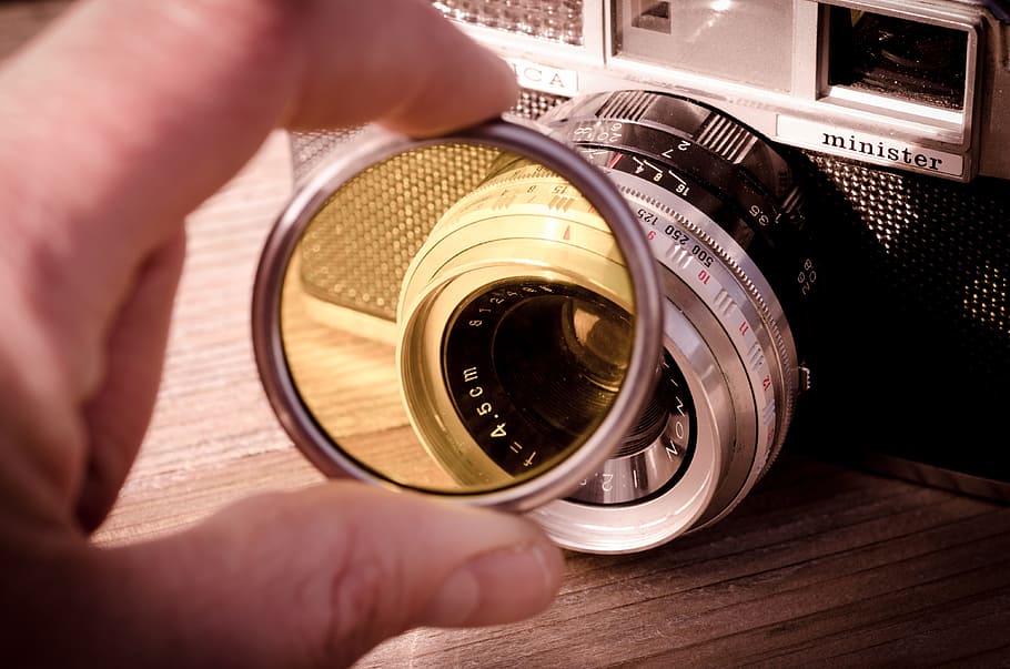 person holding camera lens cover, yashica, filter, vintage HD wallpaper