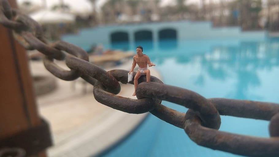 chain, close, miniature figures, waters, swim, pool, leisure, HD wallpaper