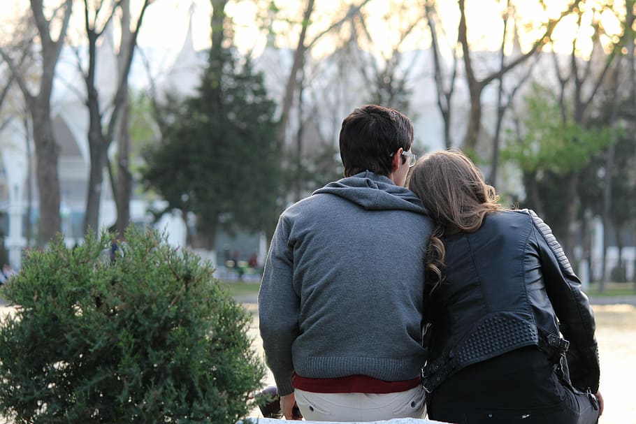 woman leaning on man's shoulder, outdoors, nature, tree, park HD wallpaper