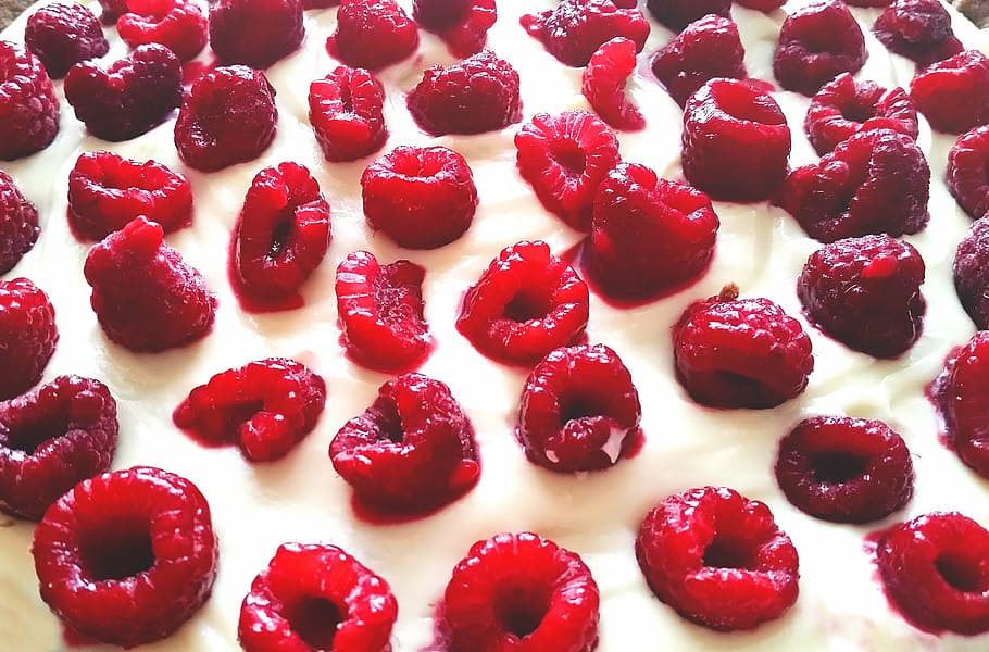 white frosting topped with raspberries, strawberry, cake, pastry HD wallpaper