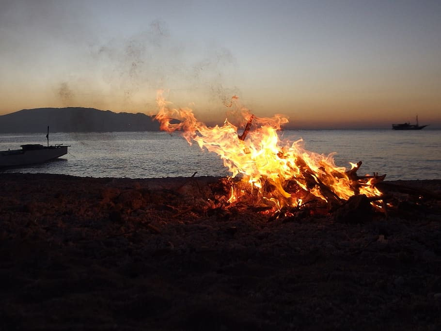 fire, bonfire, beach, bonfire beach, embers, wood, sea, ship HD wallpaper