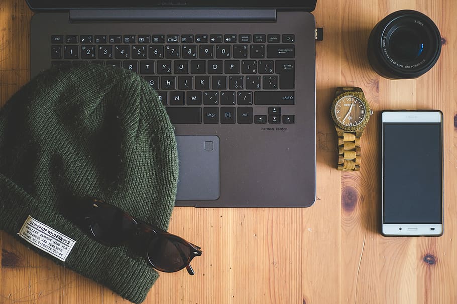 green knit cap on laptop computer, office, notebook, workspace HD wallpaper