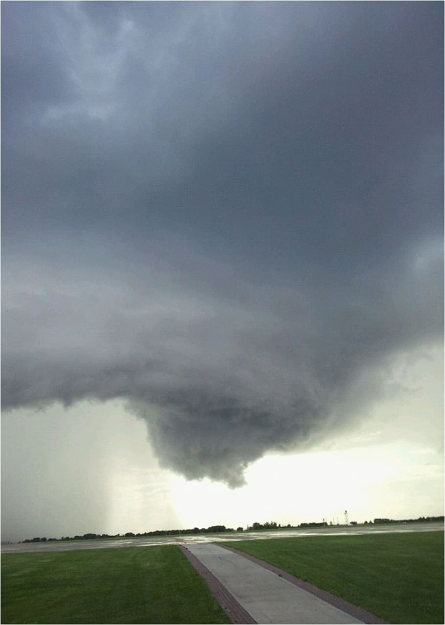 green grass field, tornado, funnel cloud, forming, storm, wind HD wallpaper