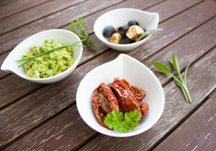 Food gallery. Snacks in Bowl. Jause. Bird in the Bowl.