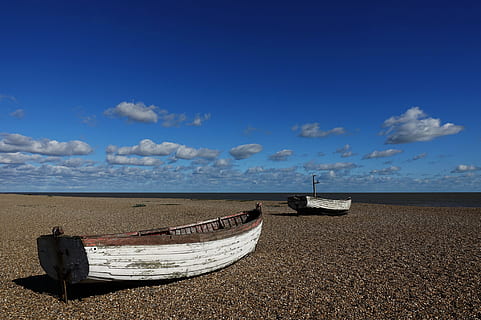 boat, beach, shingle, shore, fishing, old, abandoned, journey HD wallpaper