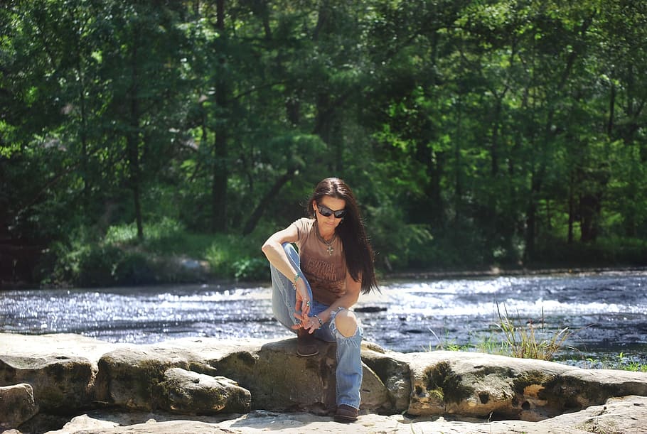 woman, portrait, river, water, rocks, female, brunette, nature, HD wallpaper