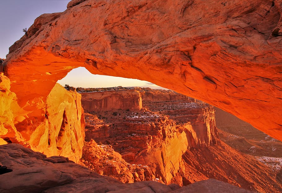 Arch Canyon Nation Park, Utah, brown rock formation under white sky during daytime photography HD wallpaper